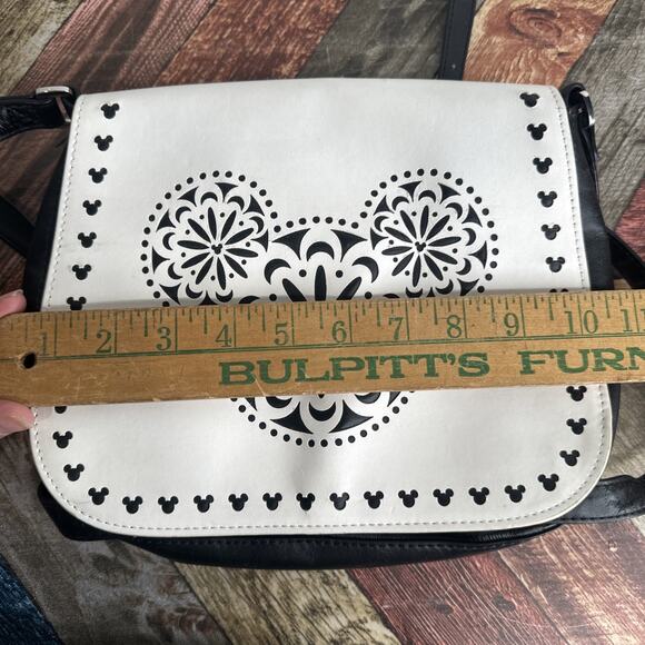 Disney Parks Vera Bradley Lazer Cut Mickey Mouse Icon Crossbody Bag Black +White - Picture 15 of 16